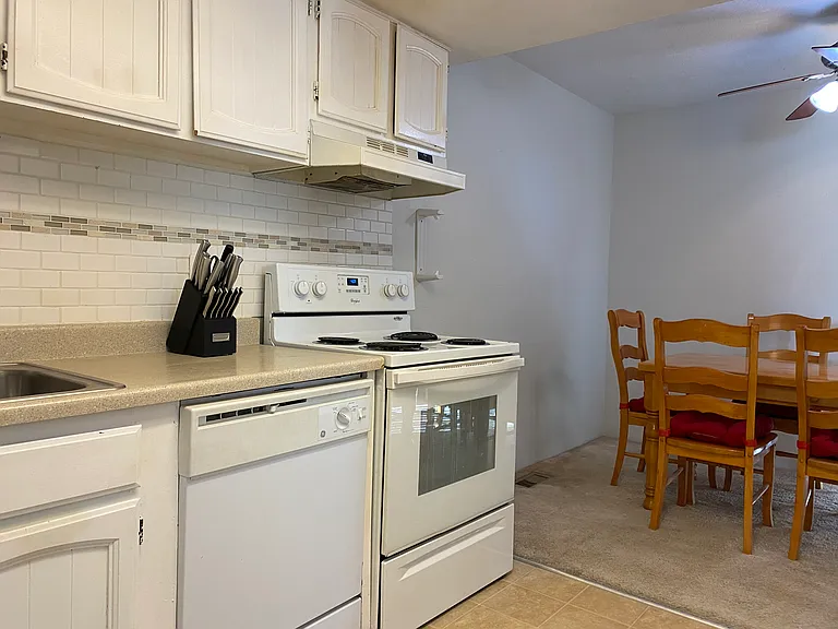 126 Yank Way #B — Photo 4
