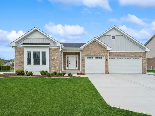 9014 Gloucester Rd, Woodridge, IL 60517