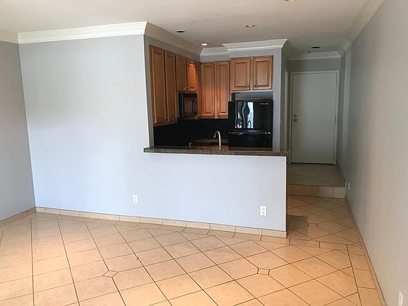 4th image of 3950 Cleveland Ave Unit 109