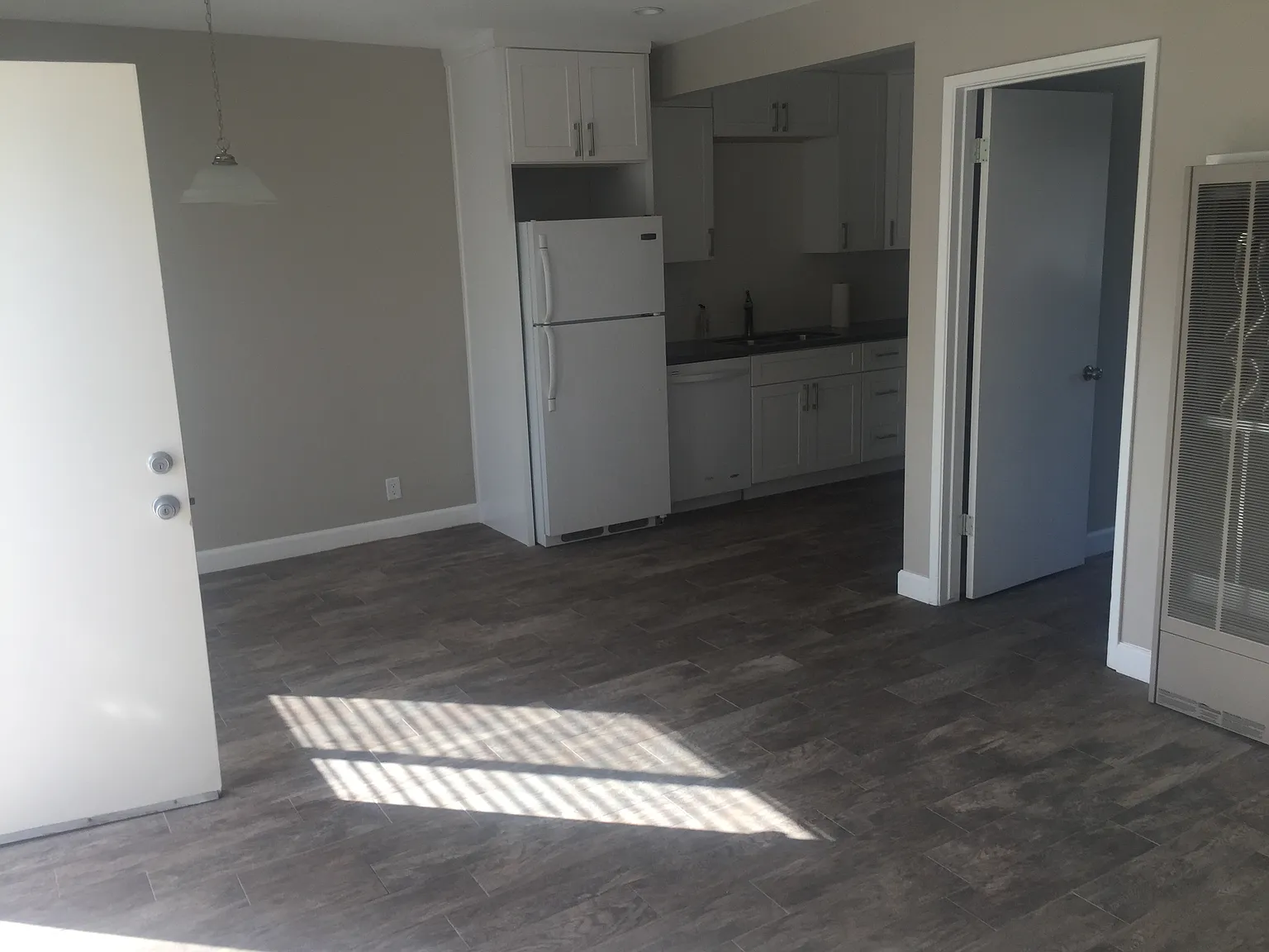 1 bed, 650 sqft, $2,400 — Photo 2