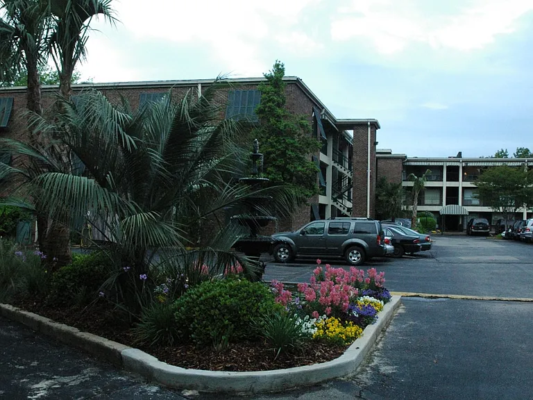 57 Hanover Cir S #222 — Photo 2