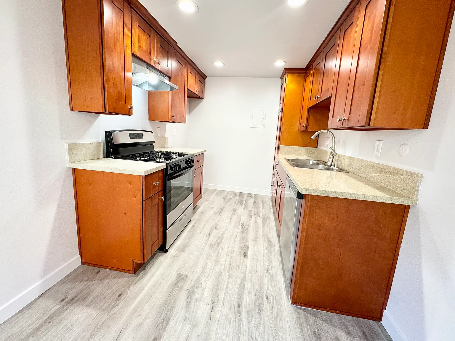 Monterey Apartments — Photo 2
