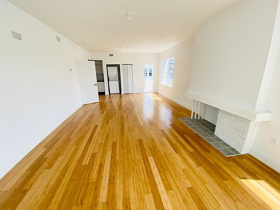 4th image of 964 Bay Dr #907