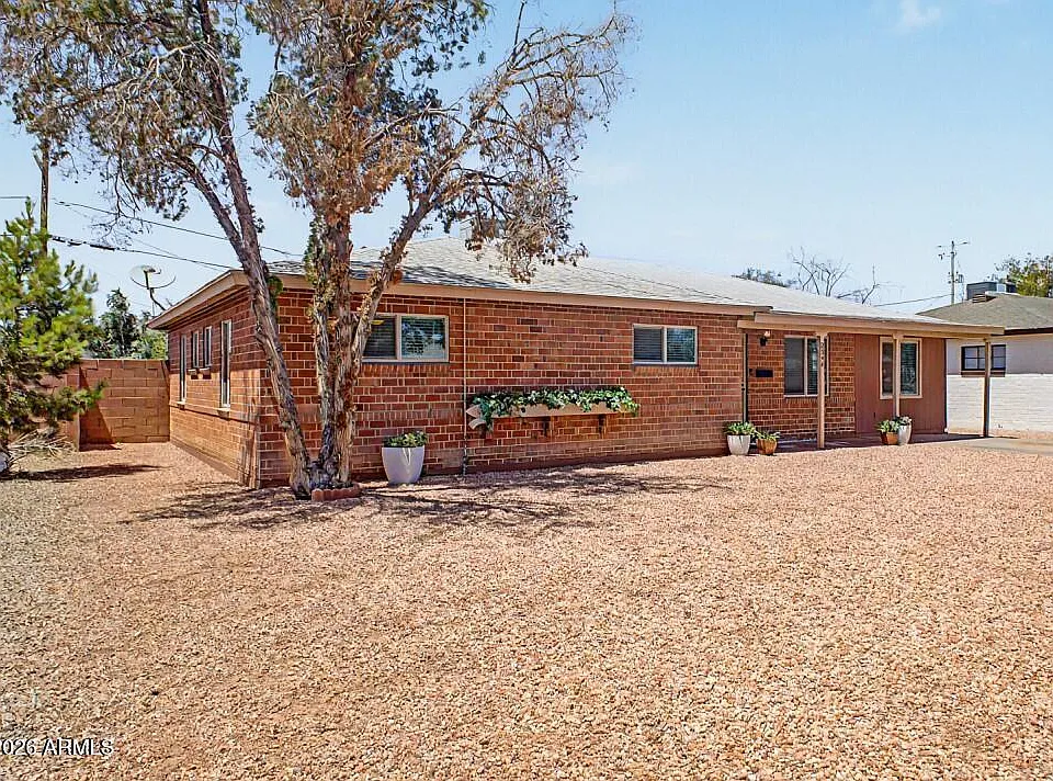 2344 W Mitchell Dr