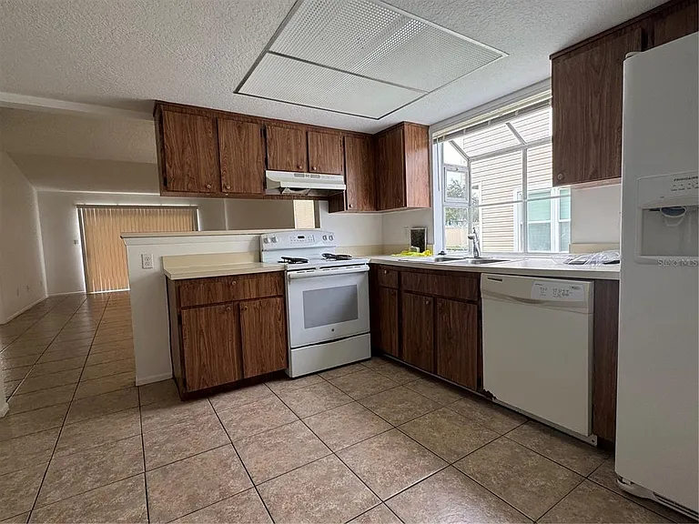 2352 Pebble Brook Rd — Photo 6