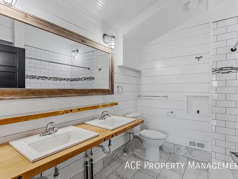 902 Dilger Ave — Photo 9