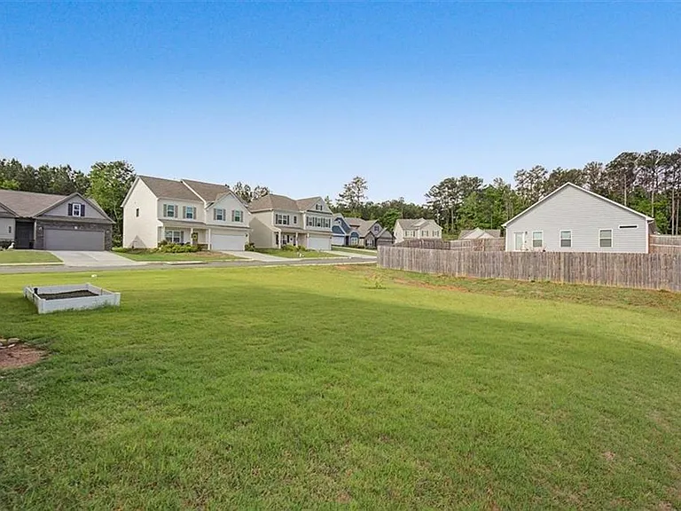 514 Denton Dr — Photo 37
