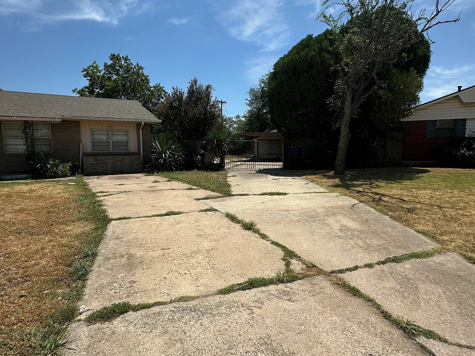 4 bed, 1.5 bath, 1281 sqft, $1,500 — Photo 2