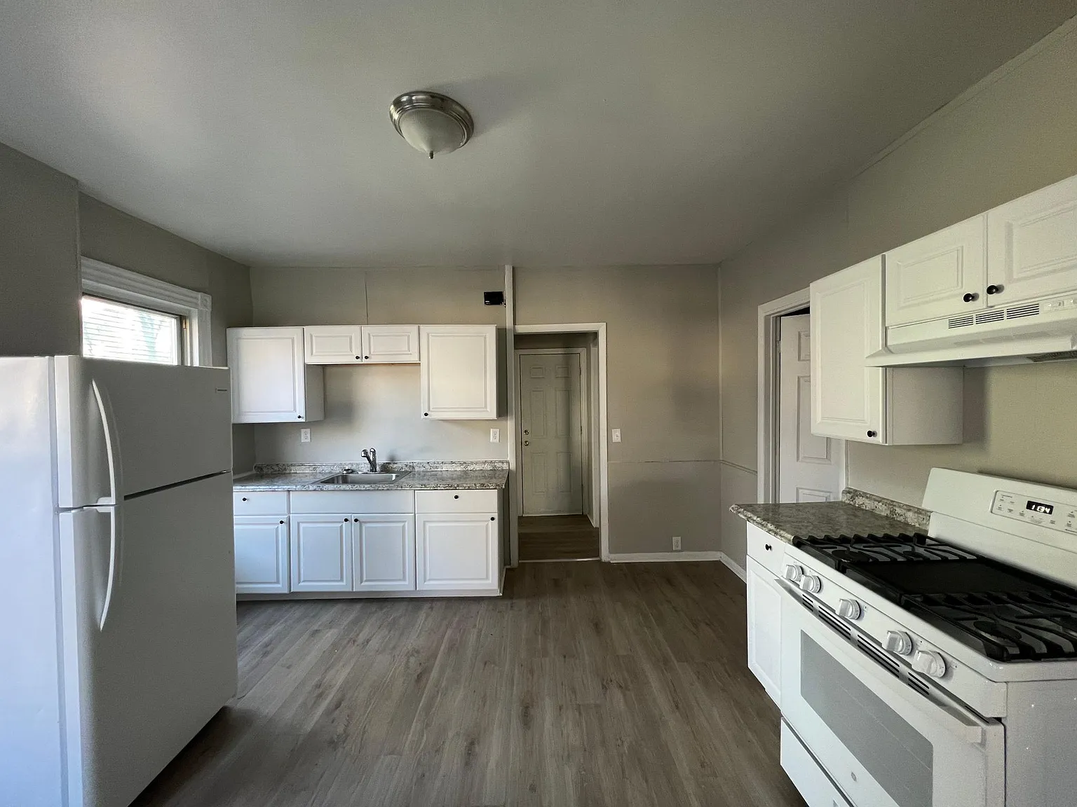 834 Congress Ave — Photo 1