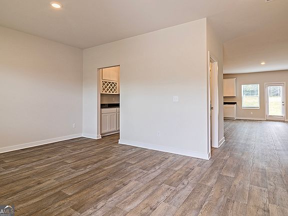 5th image of 601 Righter Ct