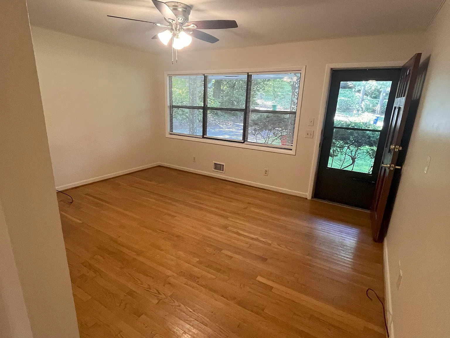 3 bed, 1700 sqft, $2,375 — Photo 2