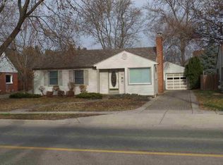 908 W Silver Lake Rd, Fenton, MI 48430