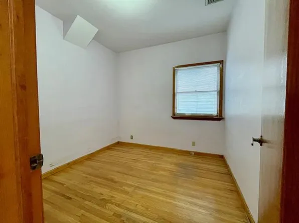 53-80 72nd Place image 6 of 13