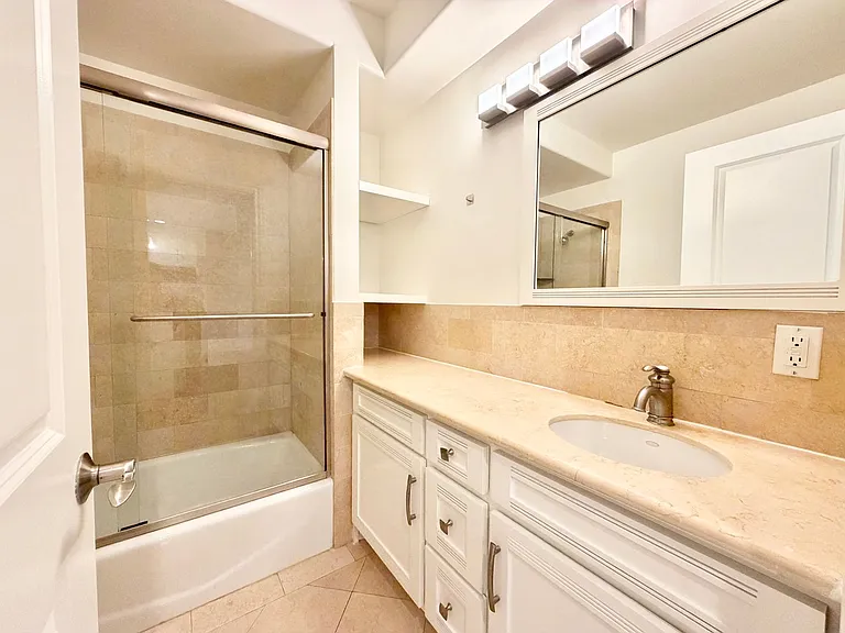 2448 Geary — Photo 7