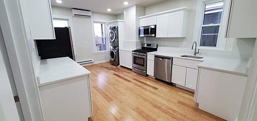 Eat-in Kitchen