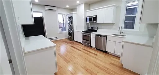 Eat-in Kitchen