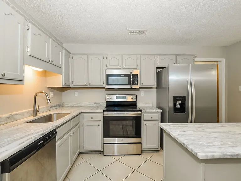 5237 Sea Horse Dr — Photo 8