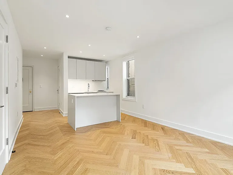 225 W 23rd St #2252J — Photo 5