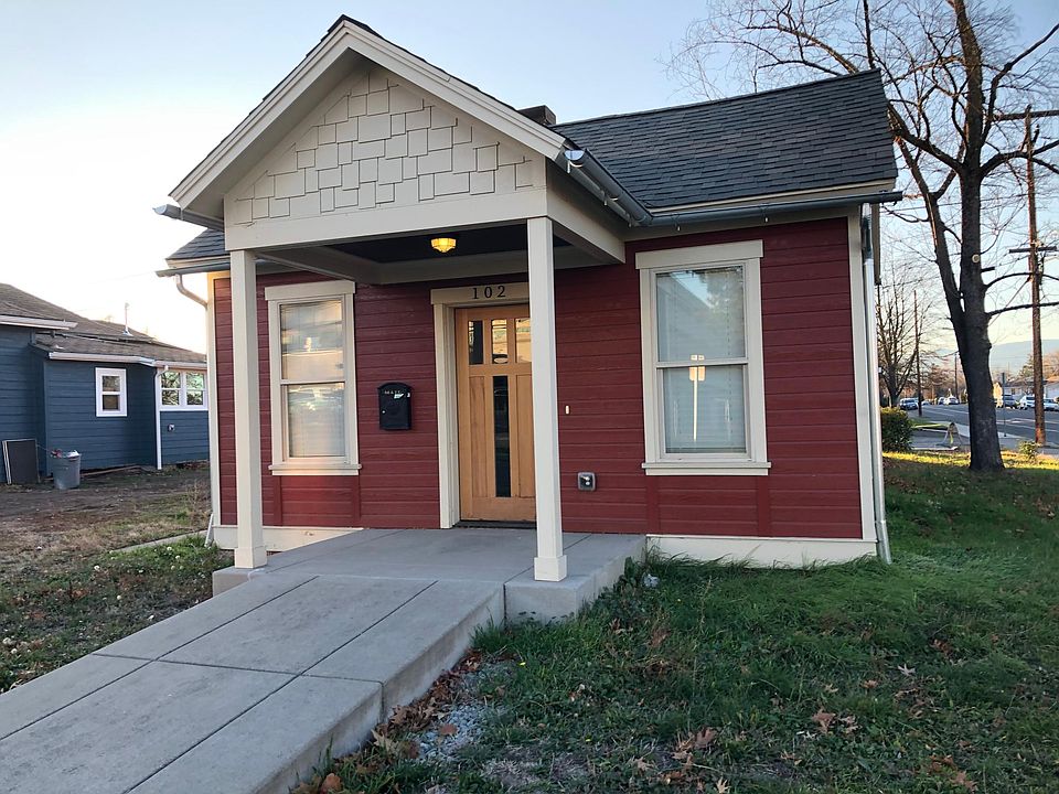 1st image of 102 Mistletoe St