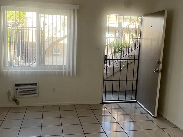 7033 Boulevard Dr, La Mesa, CA