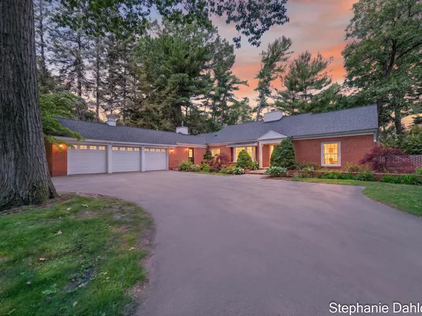 480 E Circle Dr, Muskegon, MI 49445