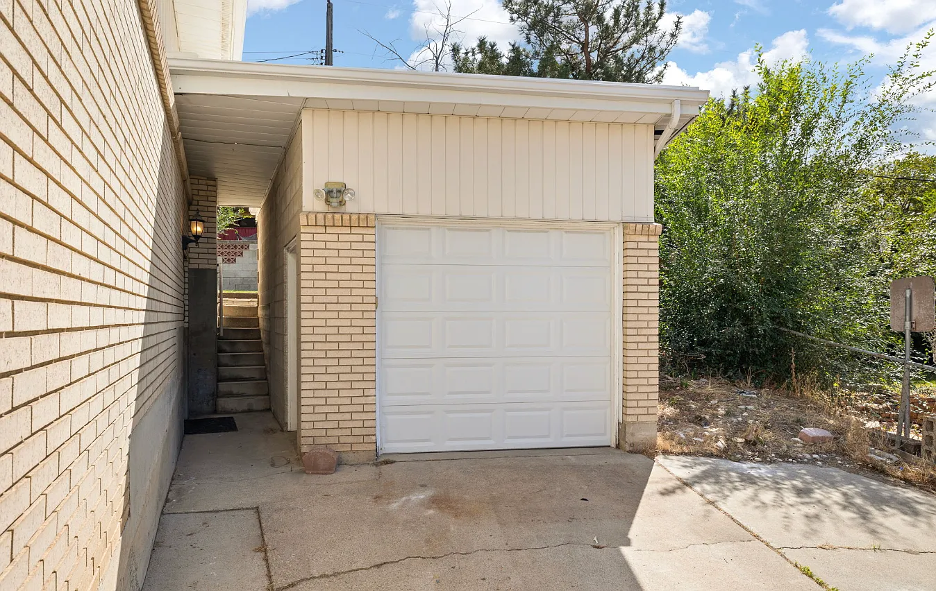 2 bed, 1200 sqft, $1,950 — Photo 2