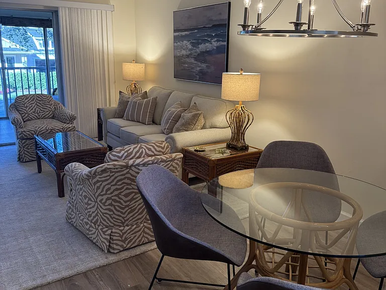 1900 Alamanda Dr #202 — Photo 6