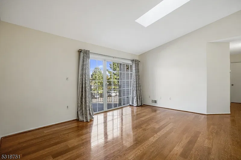 2 bed, 2.0 bath, $2,300 — Photo 4