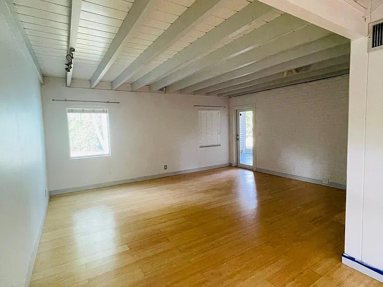 356 Orange Way — Photo 7