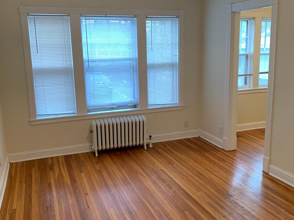 1st image of 183 Chatsworth St S #106