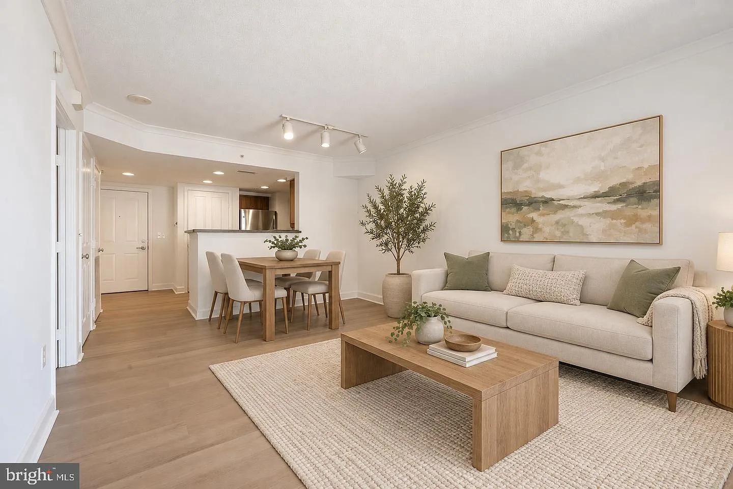 1 bed, 1.0 bath, 675 sqft, $2,700 — Photo 2