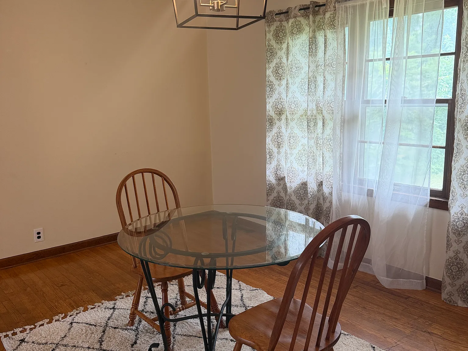 3 bed, 2200 sqft, $1,600 — Photo 4