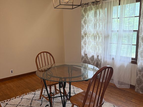 4th image of 826 E Gay St