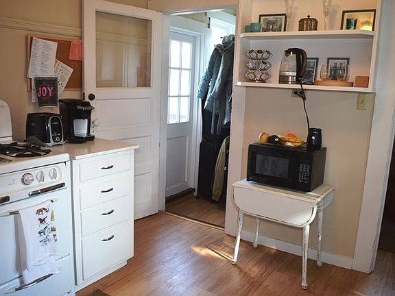 5th image of 411 Turney St #0