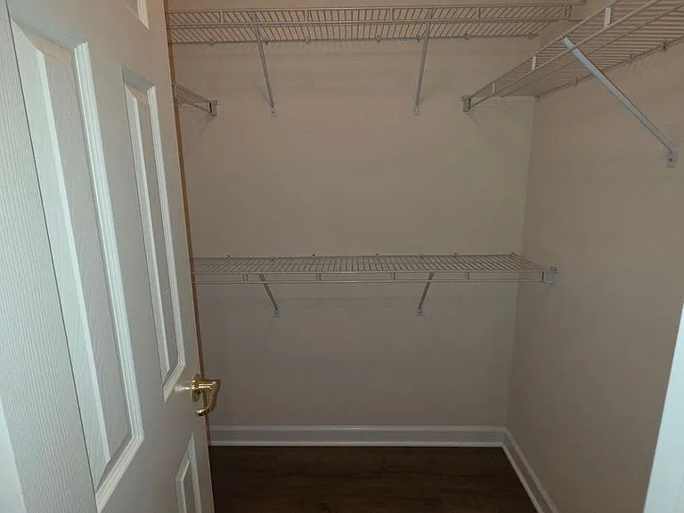 404 Tailor St — Photo 29