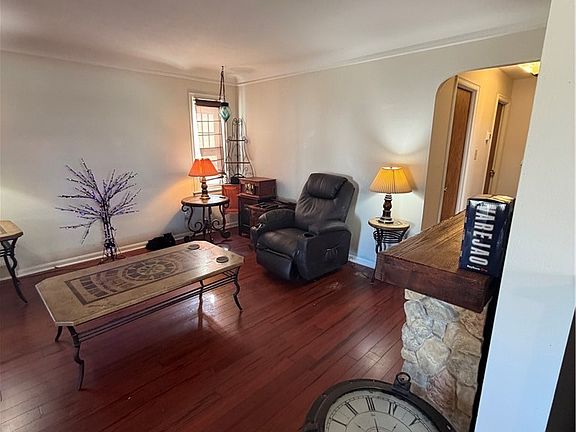 4th image of 6707 Thornton Dr