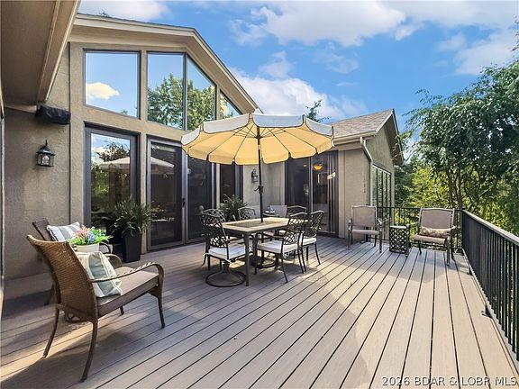 3rd image of 302 Country Ridge Dr