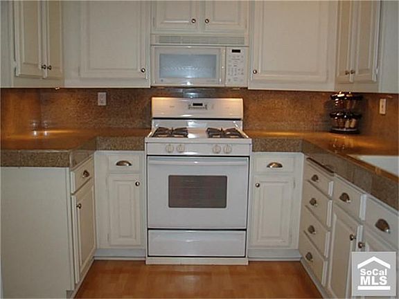 2nd image of 14 Theatre Ln