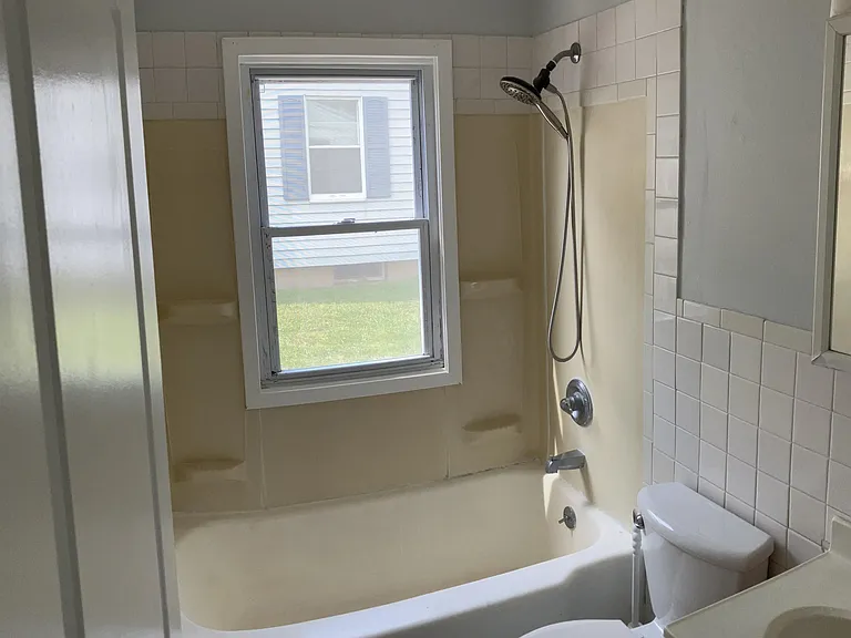 500 W Lakewood Ave — Photo 9