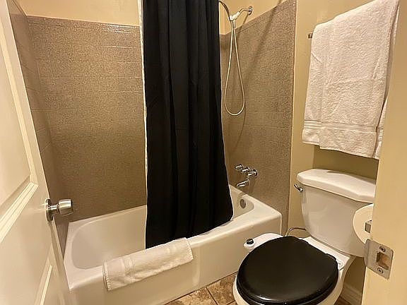 3rd image of 2495 W Hardrock Dr