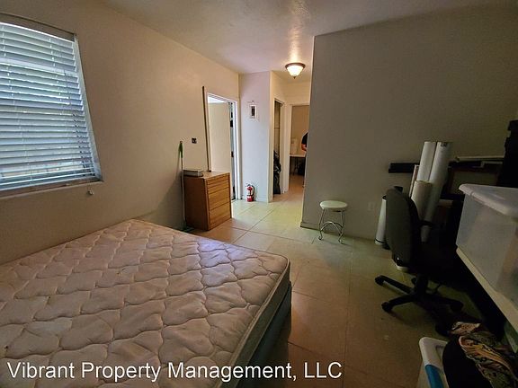 5th image of 3005 NW 14th St Unit B-2953-911