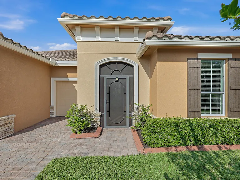 11126 SW Vitalia Ct — Photo 2