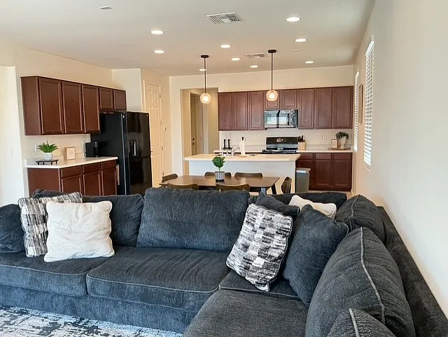 1268 E Jahns Dr — Photo 11