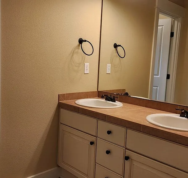 3819 Cameron Dr NE — Photo 53