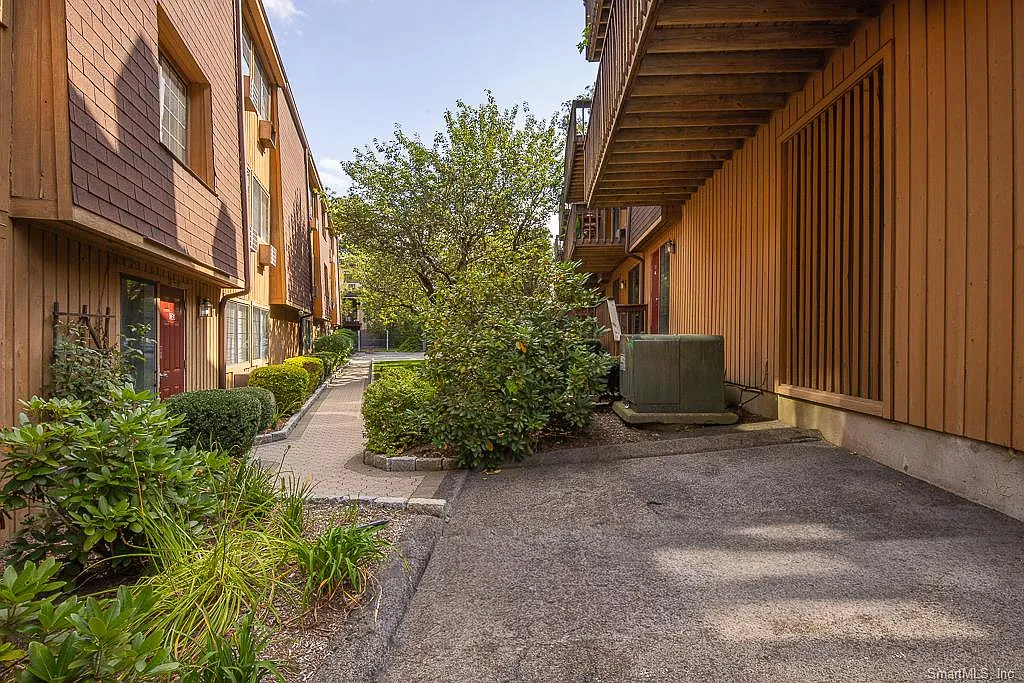 2 bed, 1325 sqft, $3,350 — Photo 2