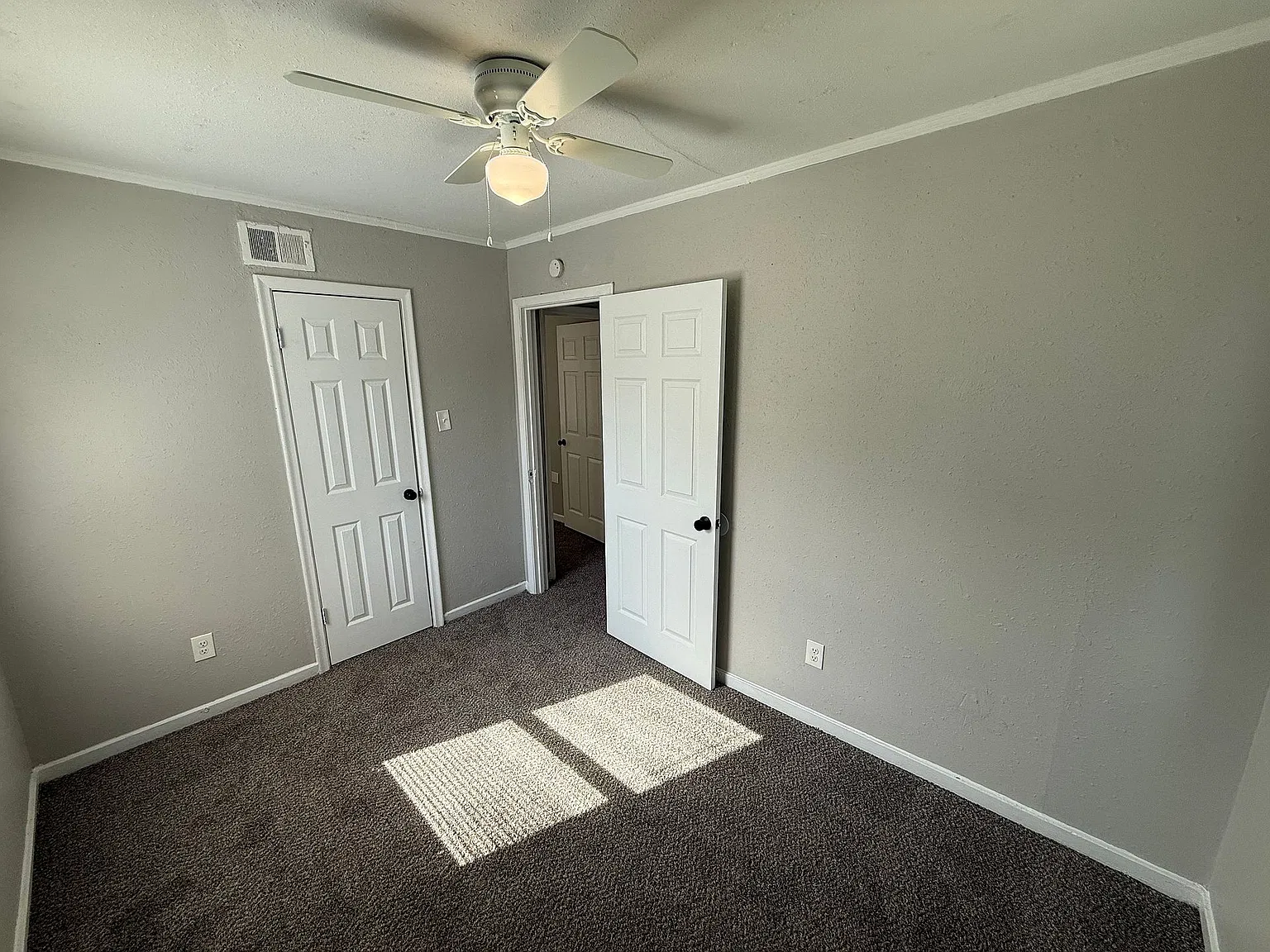 356 W Brooks Rd — Photo 3