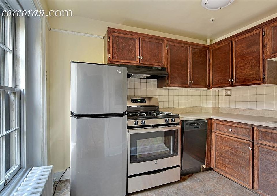 2nd image of 22 S Oxford St #4