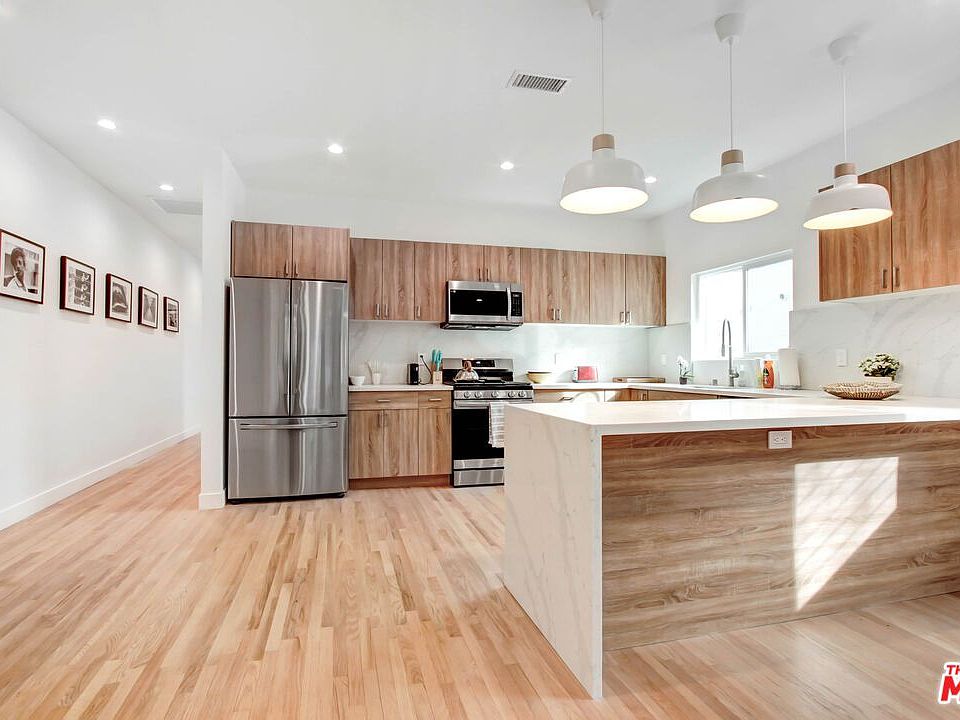 1st image of 434 N Ogden Dr #1/2