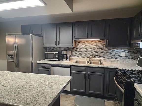 5th image of 244 Miller St