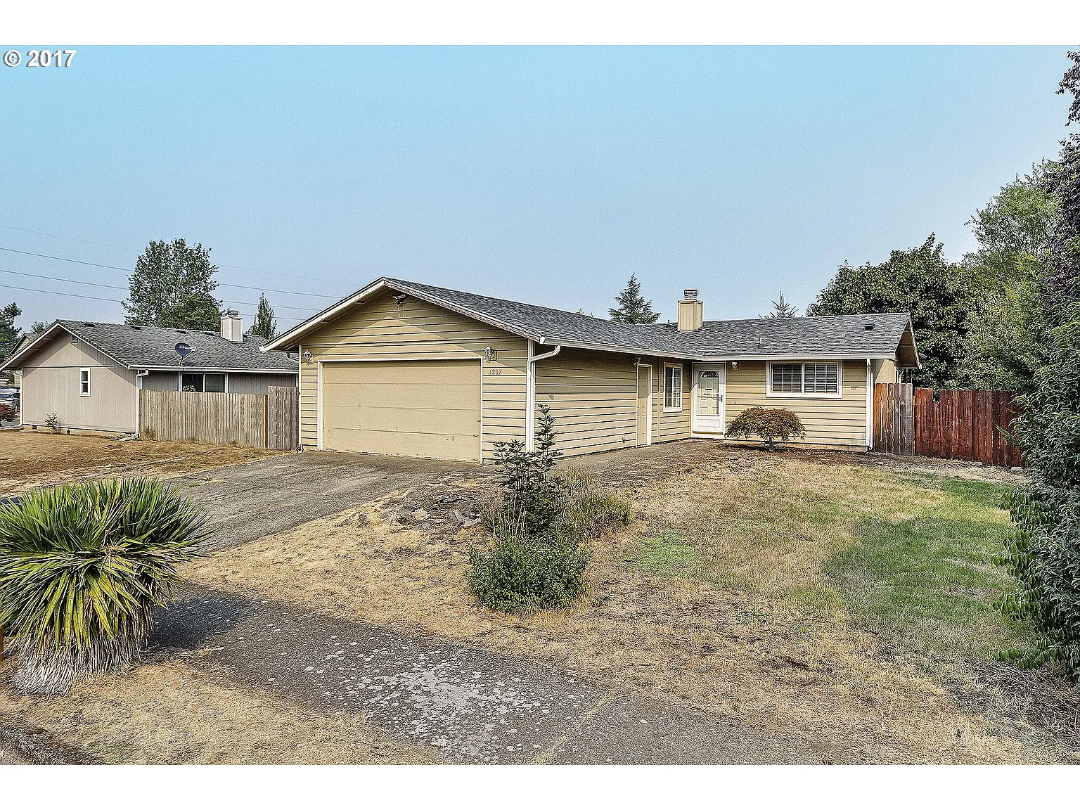 1207 SE Briarwood Dr photo 1